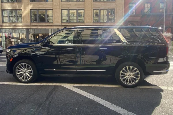 Cadillac ESCLADE SUV 6 passengers Captain chair