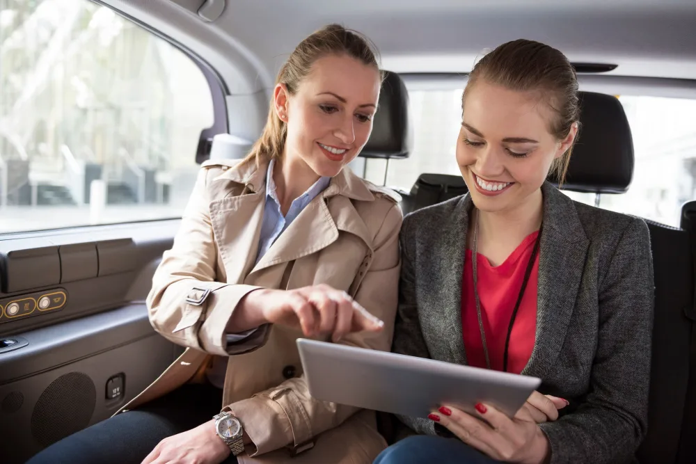 Limo vs. Uber/Taxi for Airport Transfers: Cost & Reliability Compared